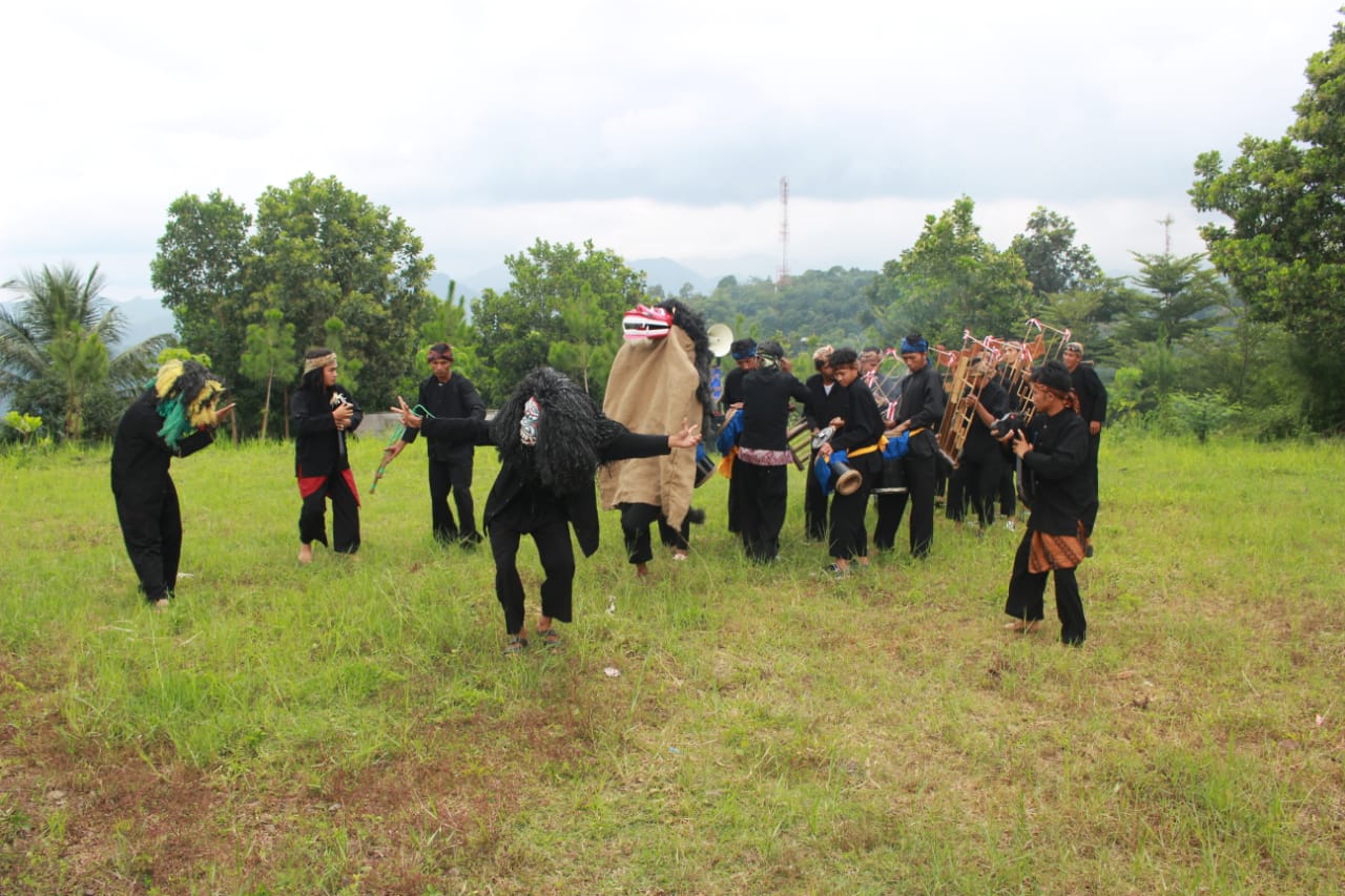 Sekilas Tentang Dayeuhluhur