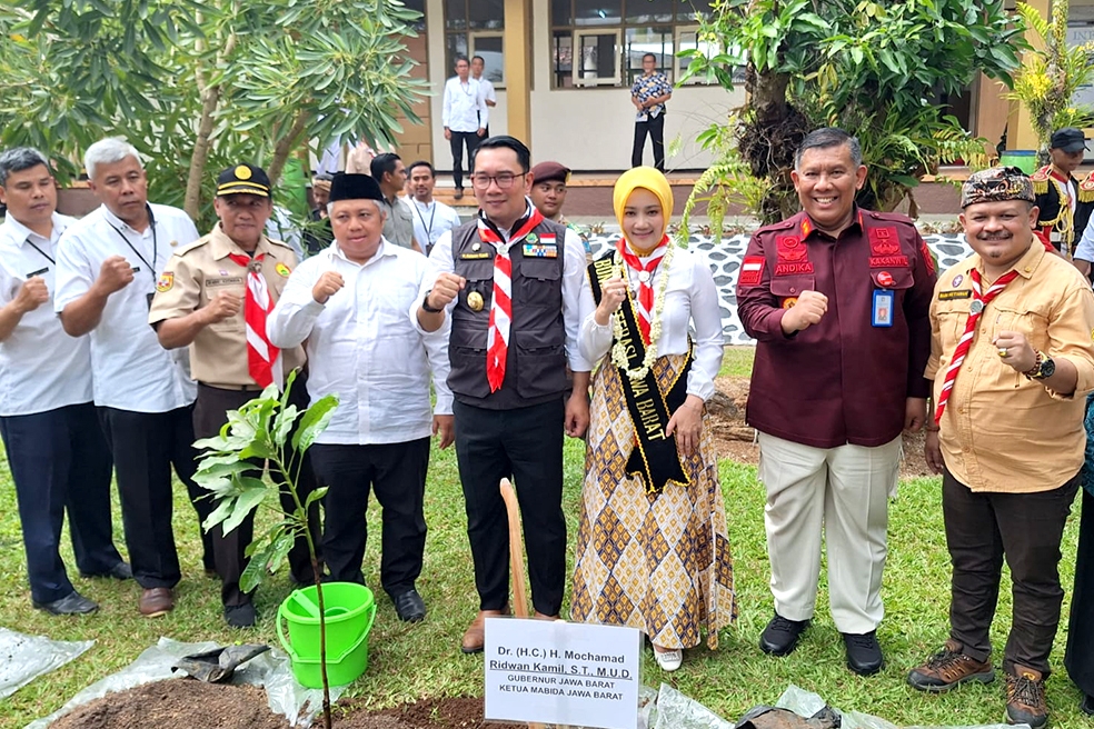 Sekilas Tentang Dayeuhluhur