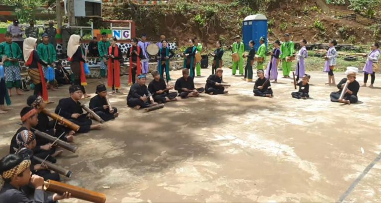 Sekilas Tentang Dayeuhluhur