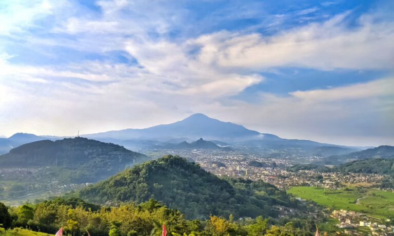 Sekilas Tentang Dayeuhluhur