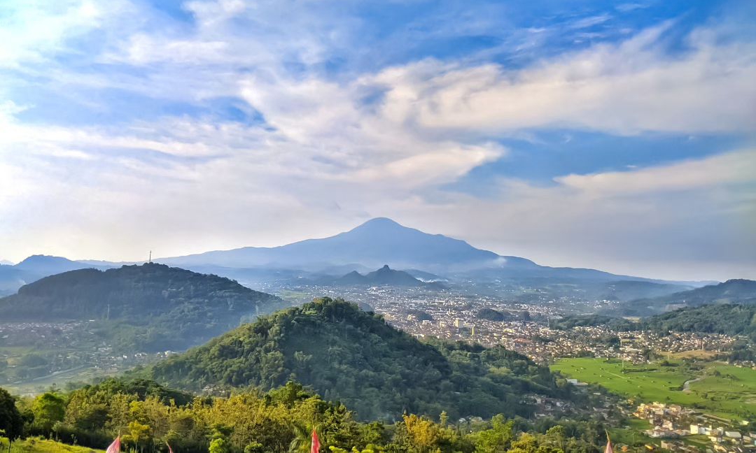 Sekilas Tentang Dayeuhluhur