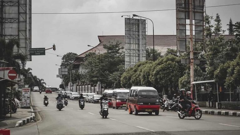 Sekilas Tentang Dayeuhluhur