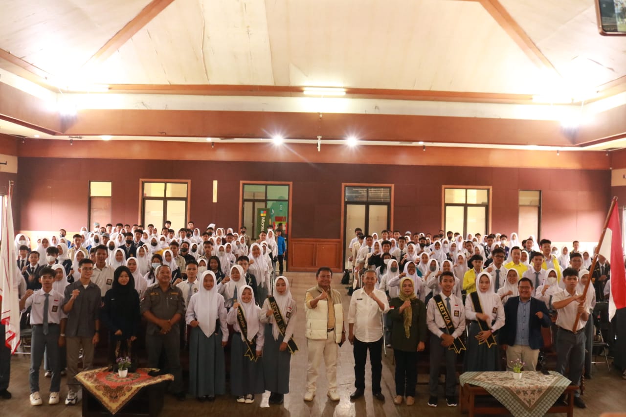Sekilas Tentang Dayeuhluhur