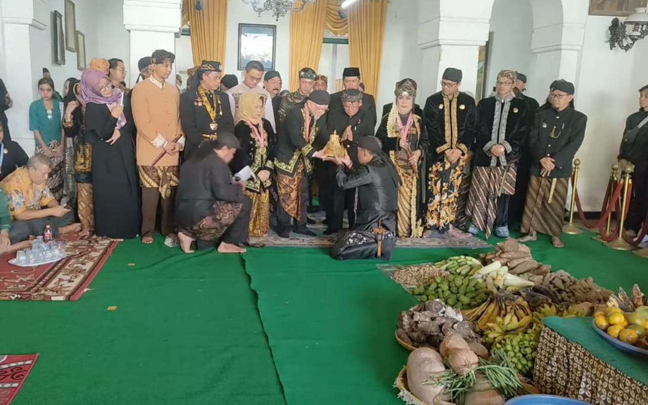 Sekilas Tentang Dayeuhluhur