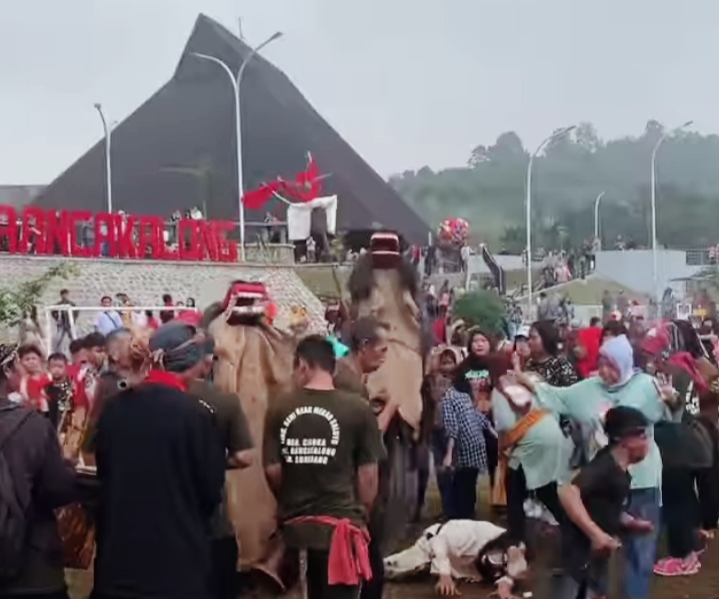 Sekilas Tentang Dayeuhluhur