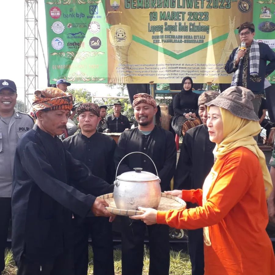 Sekilas Tentang Dayeuhluhur