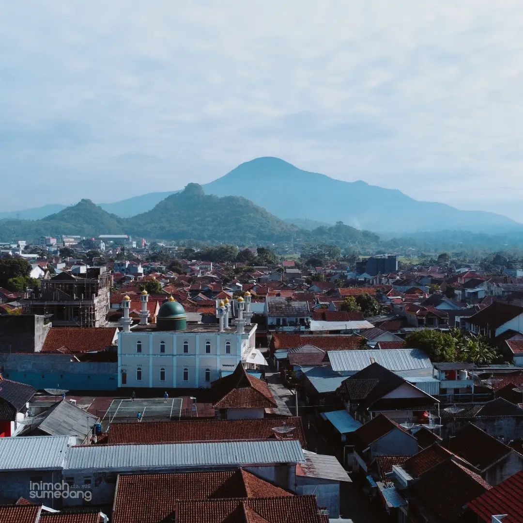 Sekilas Tentang Dayeuhluhur