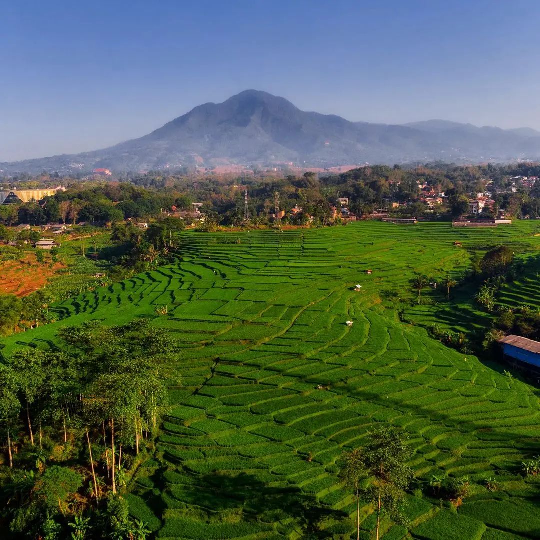 Sekilas Tentang Dayeuhluhur
