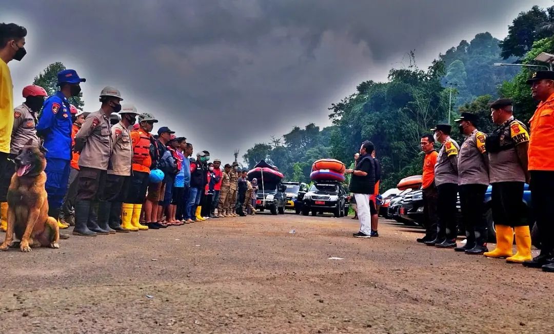 Sekilas Tentang Dayeuhluhur