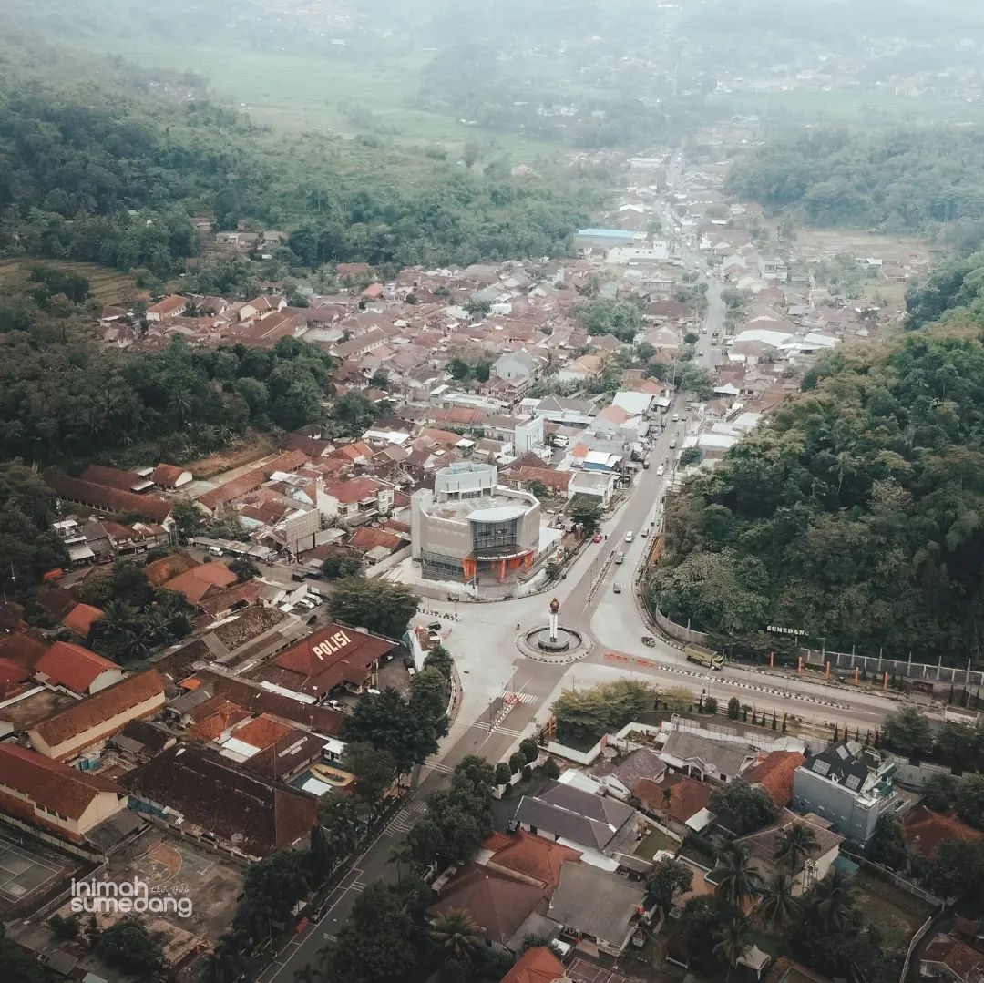 Sekilas Tentang Dayeuhluhur