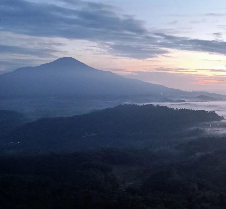 Sekilas Tentang Dayeuhluhur
