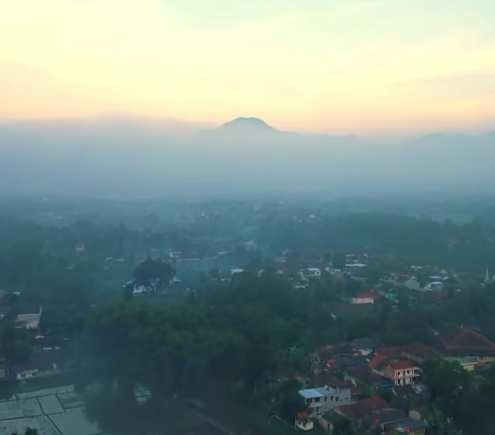 Sekilas Tentang Dayeuhluhur