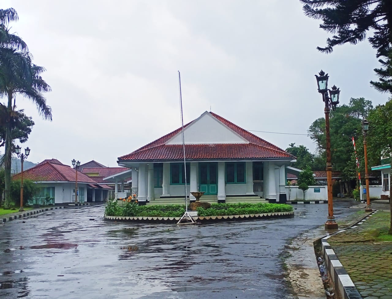 Sekilas Tentang Dayeuhluhur