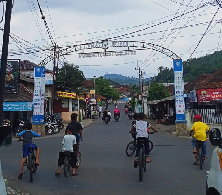 Sekilas Tentang Dayeuhluhur