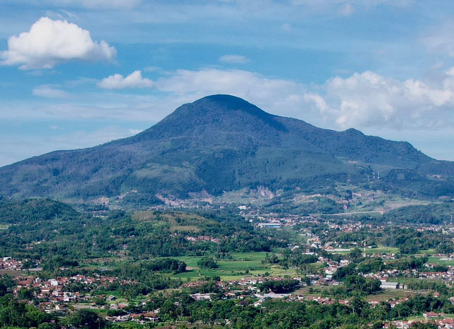 Sekilas Tentang Dayeuhluhur