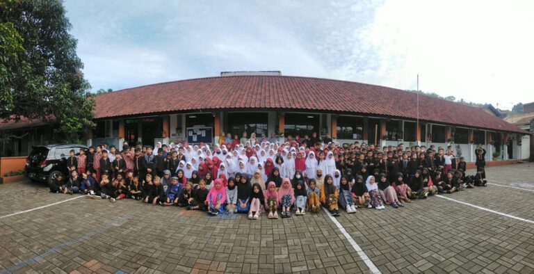 Sekilas Tentang Dayeuhluhur