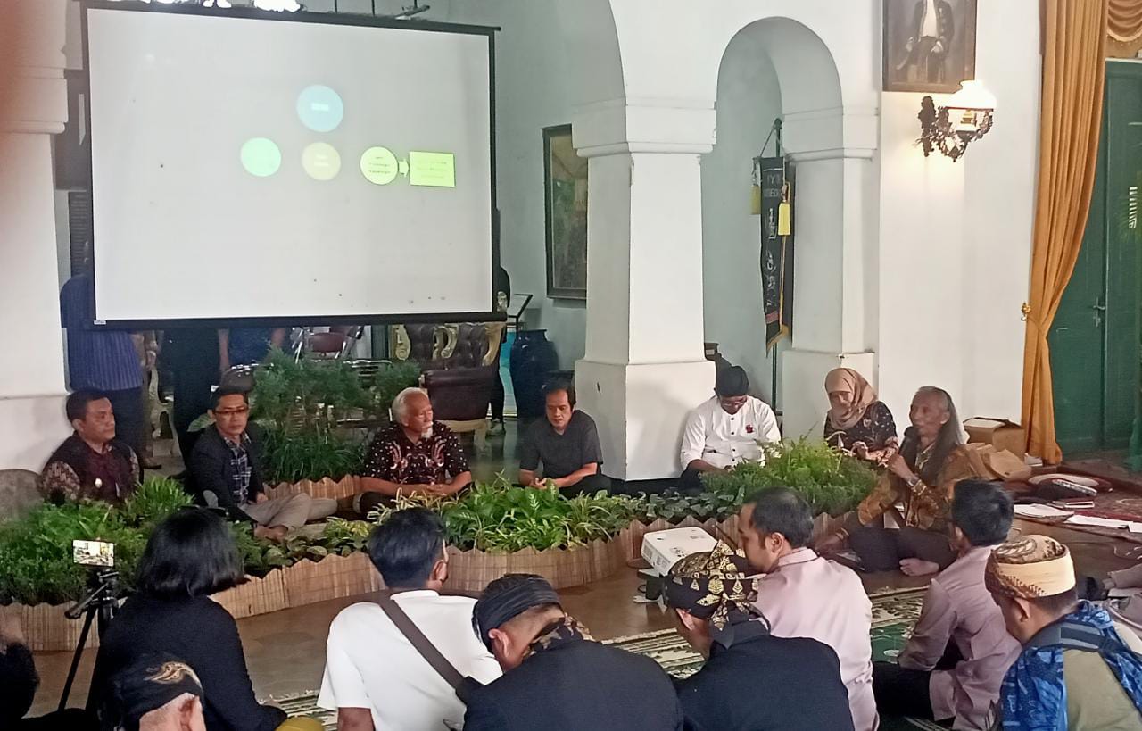 Sekilas Tentang Dayeuhluhur