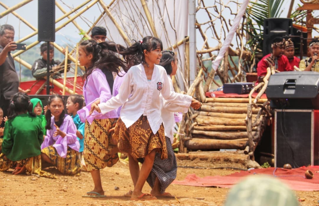 Sekilas Tentang Dayeuhluhur