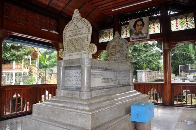 Sekilas Tentang Dayeuhluhur