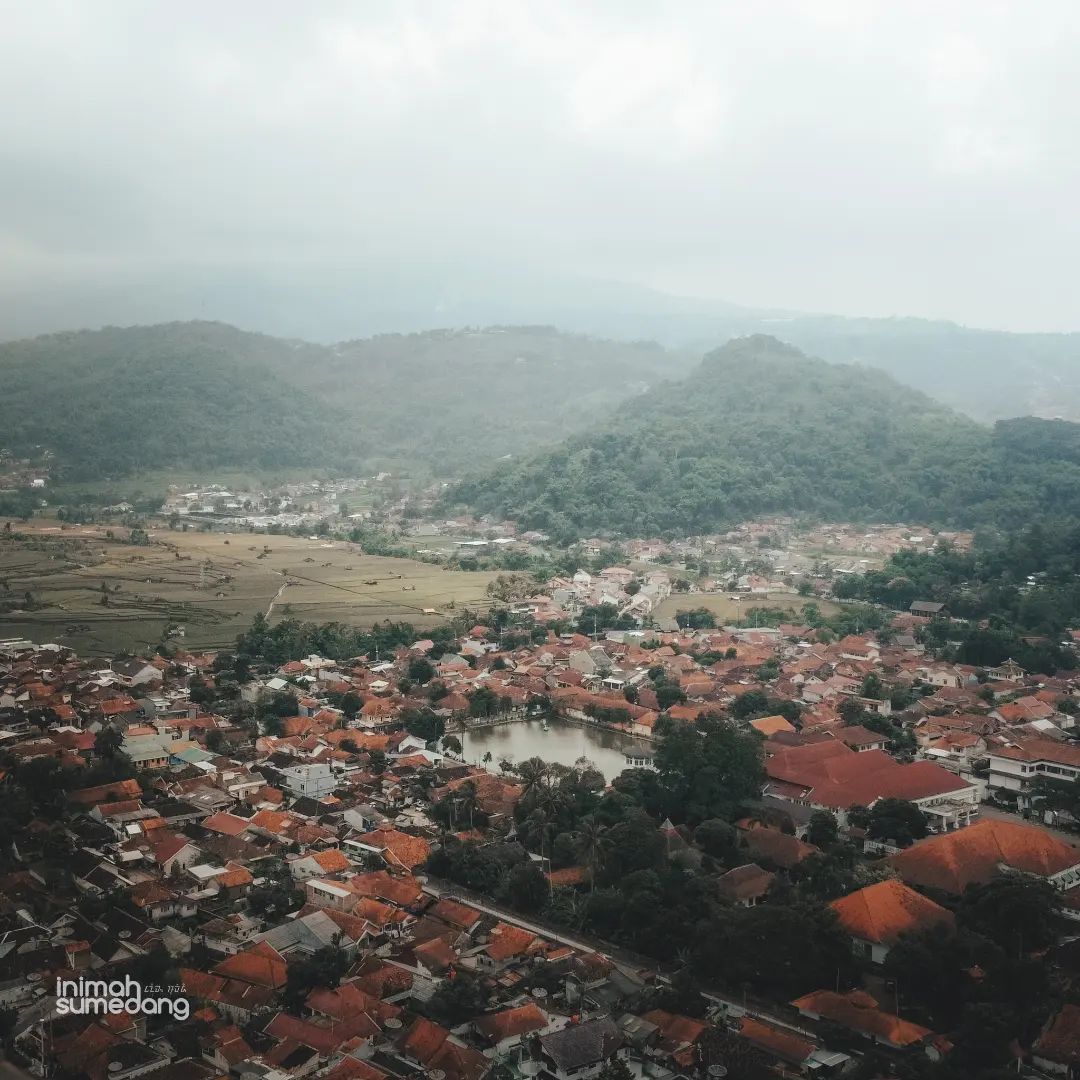 Sekilas Tentang Dayeuhluhur