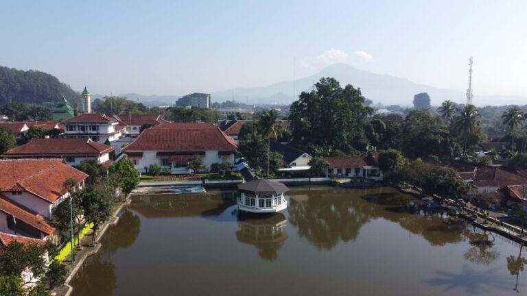 Sekilas Tentang Dayeuhluhur