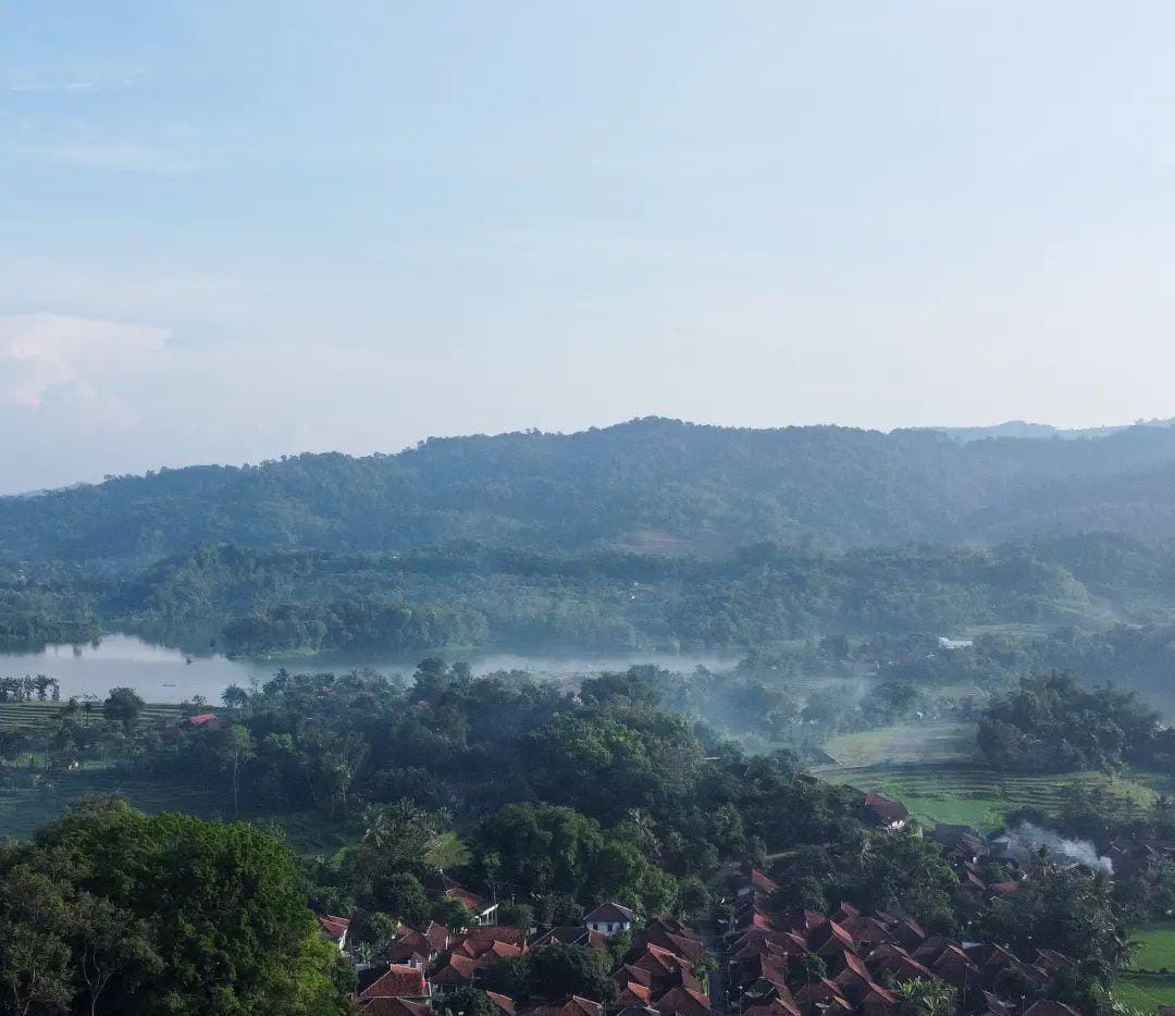 Sekilas Tentang Dayeuhluhur