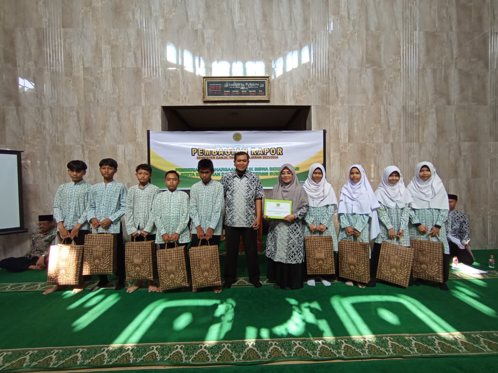 Sekilas Tentang Dayeuhluhur