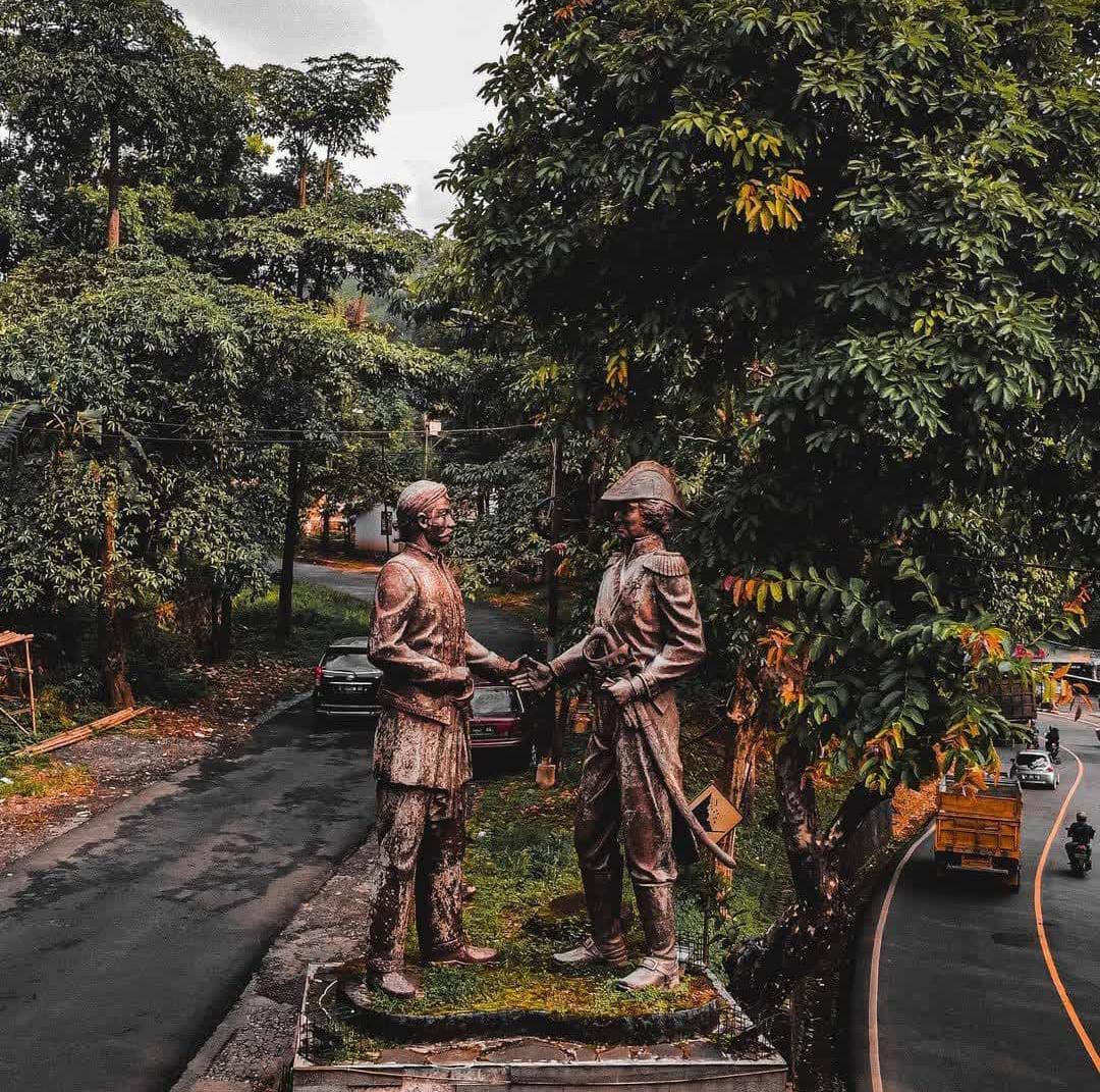 Sekilas Tentang Dayeuhluhur