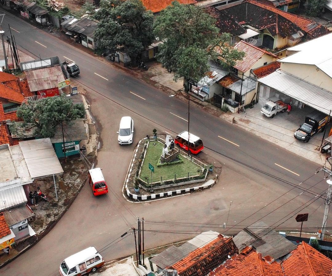 Sekilas Tentang Dayeuhluhur