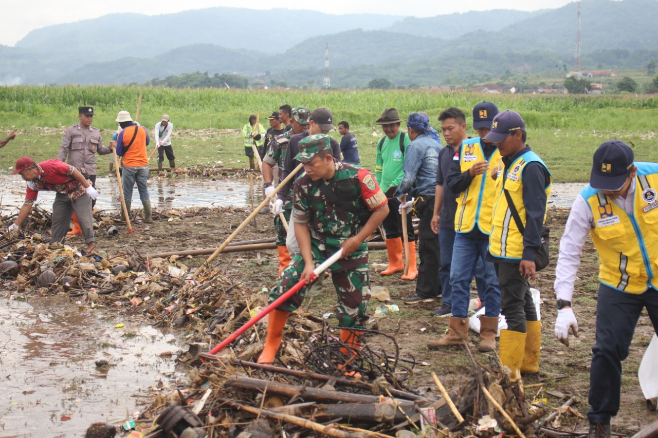 Sekilas Tentang Dayeuhluhur