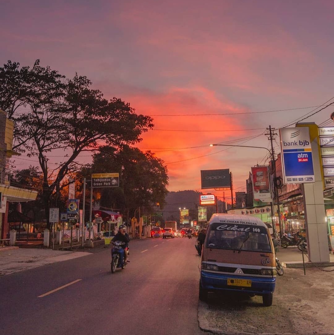 Sekilas Tentang Dayeuhluhur
