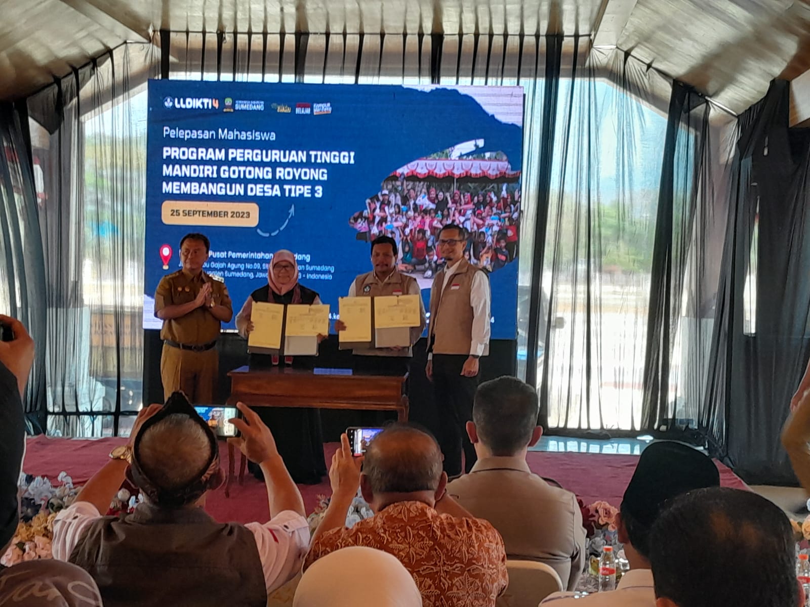 Sekilas Tentang Dayeuhluhur