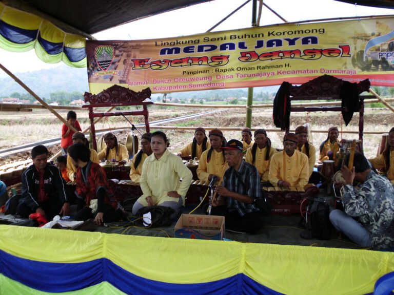 Sekilas Tentang Dayeuhluhur