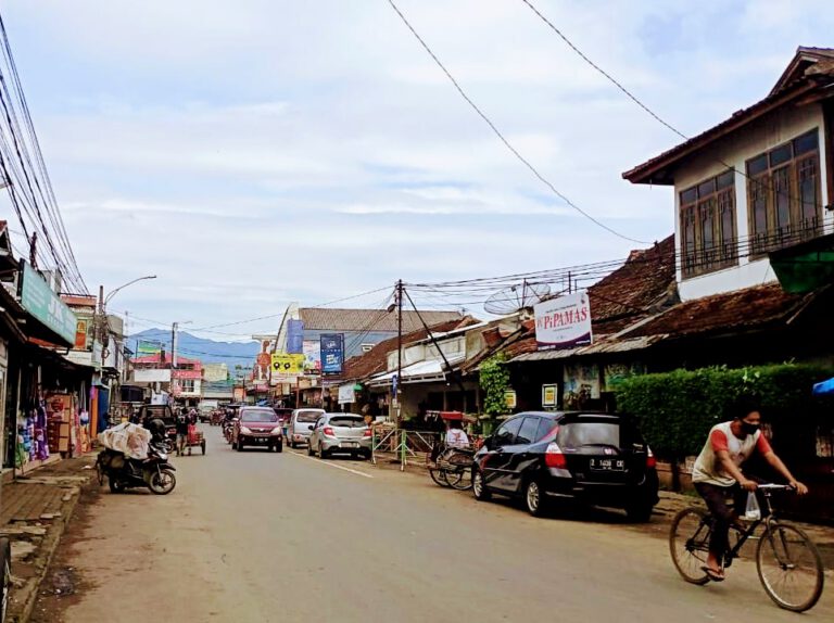 Sekilas Tentang Dayeuhluhur