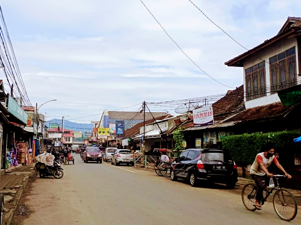 Sekilas Tentang Dayeuhluhur