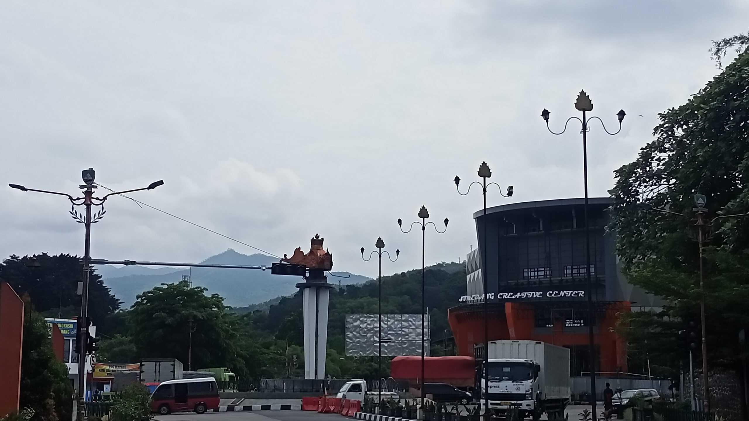 Sekilas Tentang Dayeuhluhur