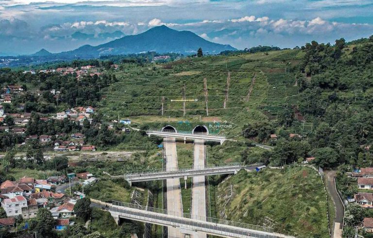 Sekilas Tentang Dayeuhluhur