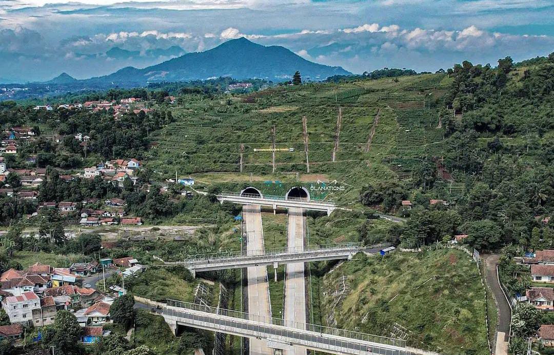 Sekilas Tentang Dayeuhluhur