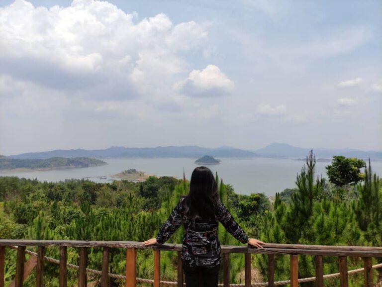 Sekilas Tentang Dayeuhluhur