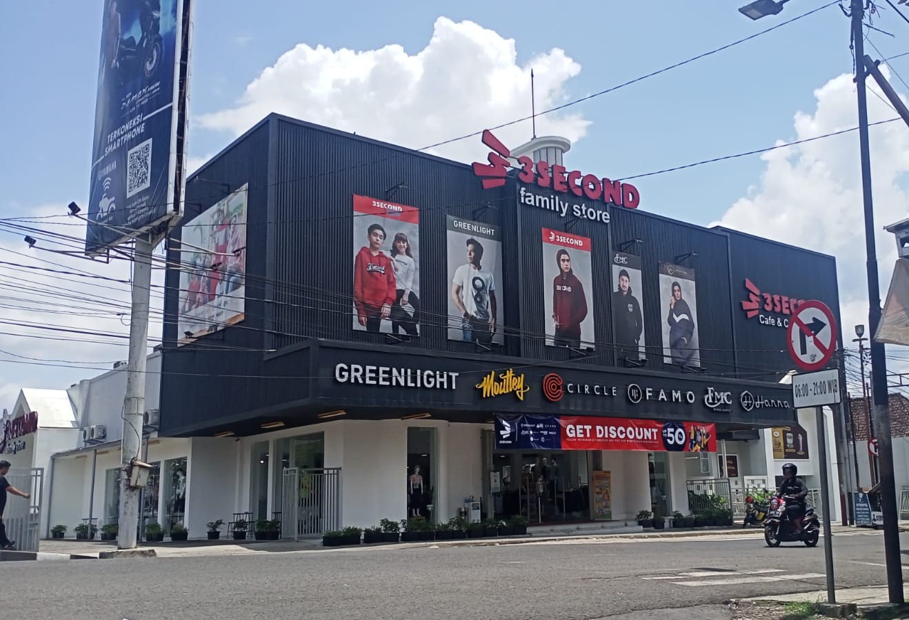 Sekilas Tentang Dayeuhluhur