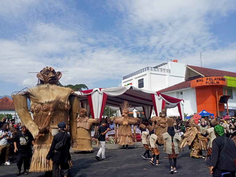 Sekilas Tentang Dayeuhluhur