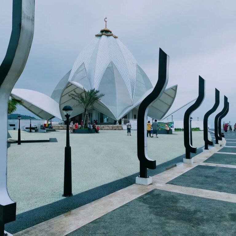 Sekilas Tentang Dayeuhluhur