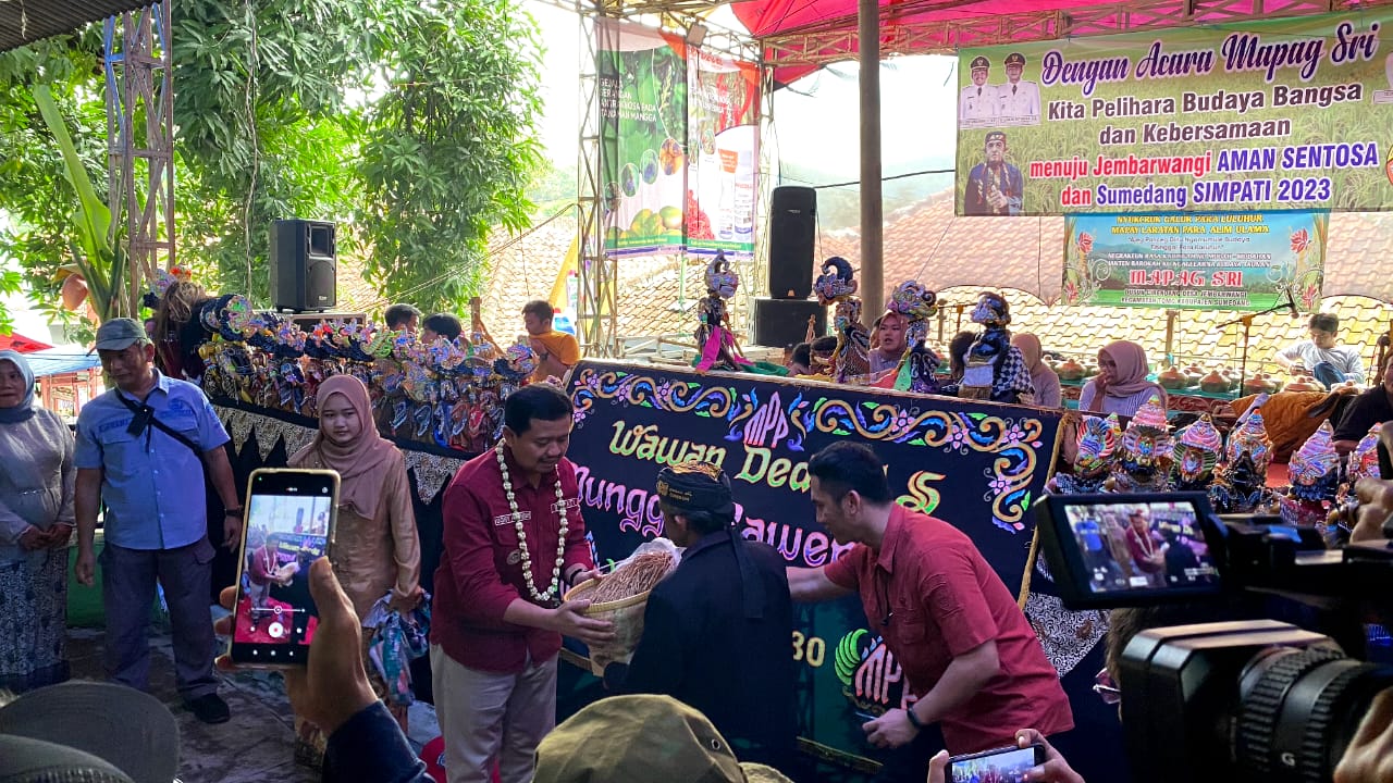 Sekilas Tentang Dayeuhluhur