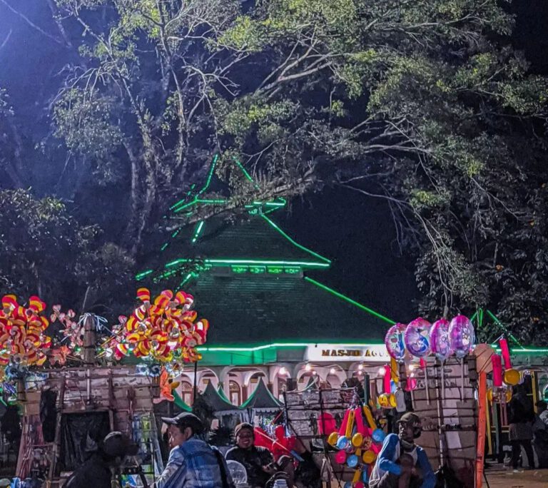 Sekilas Tentang Dayeuhluhur
