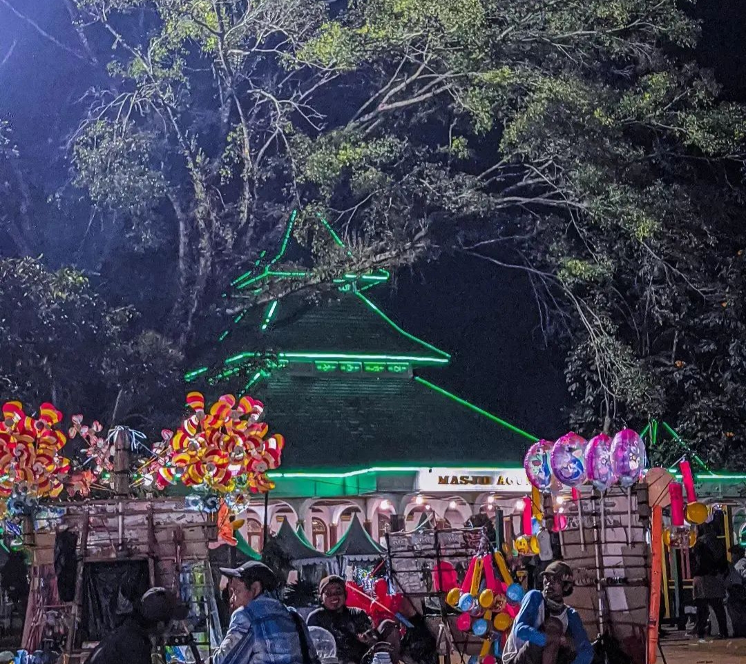 Sekilas Tentang Dayeuhluhur