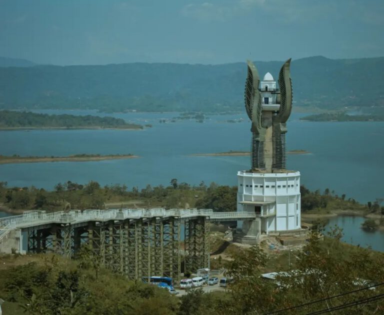 Sekilas Tentang Dayeuhluhur