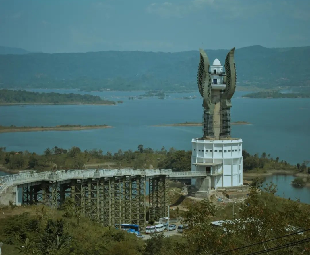 Sekilas Tentang Dayeuhluhur