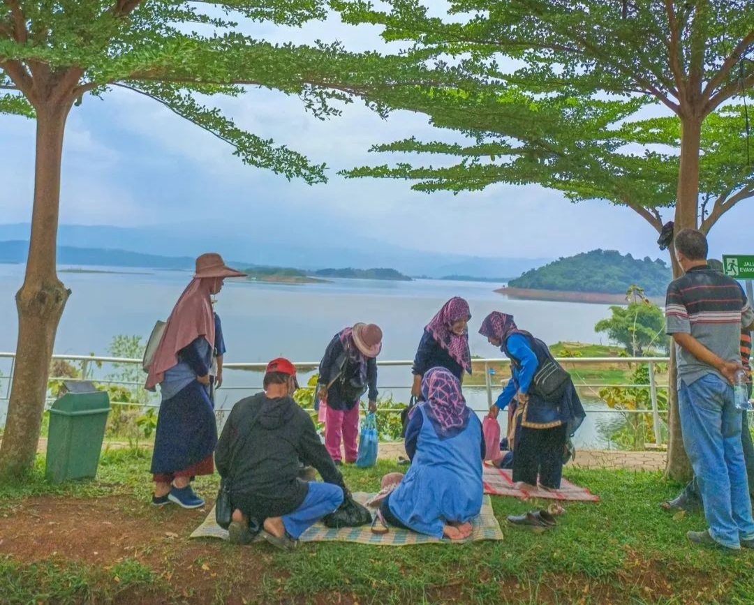 Sekilas Tentang Dayeuhluhur