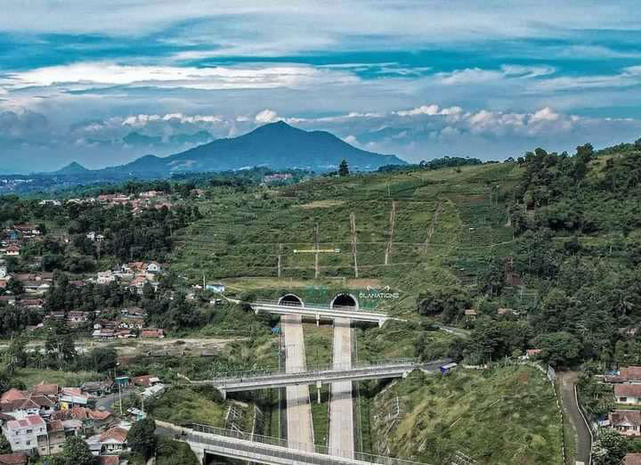 Sekilas Tentang Dayeuhluhur