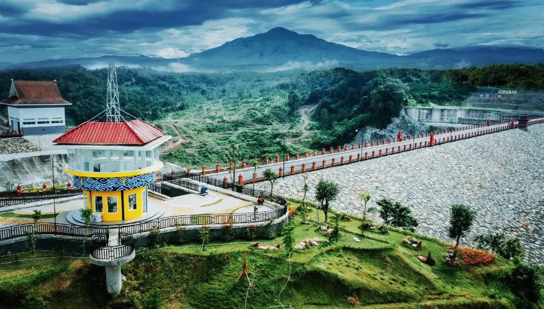Sekilas Tentang Dayeuhluhur